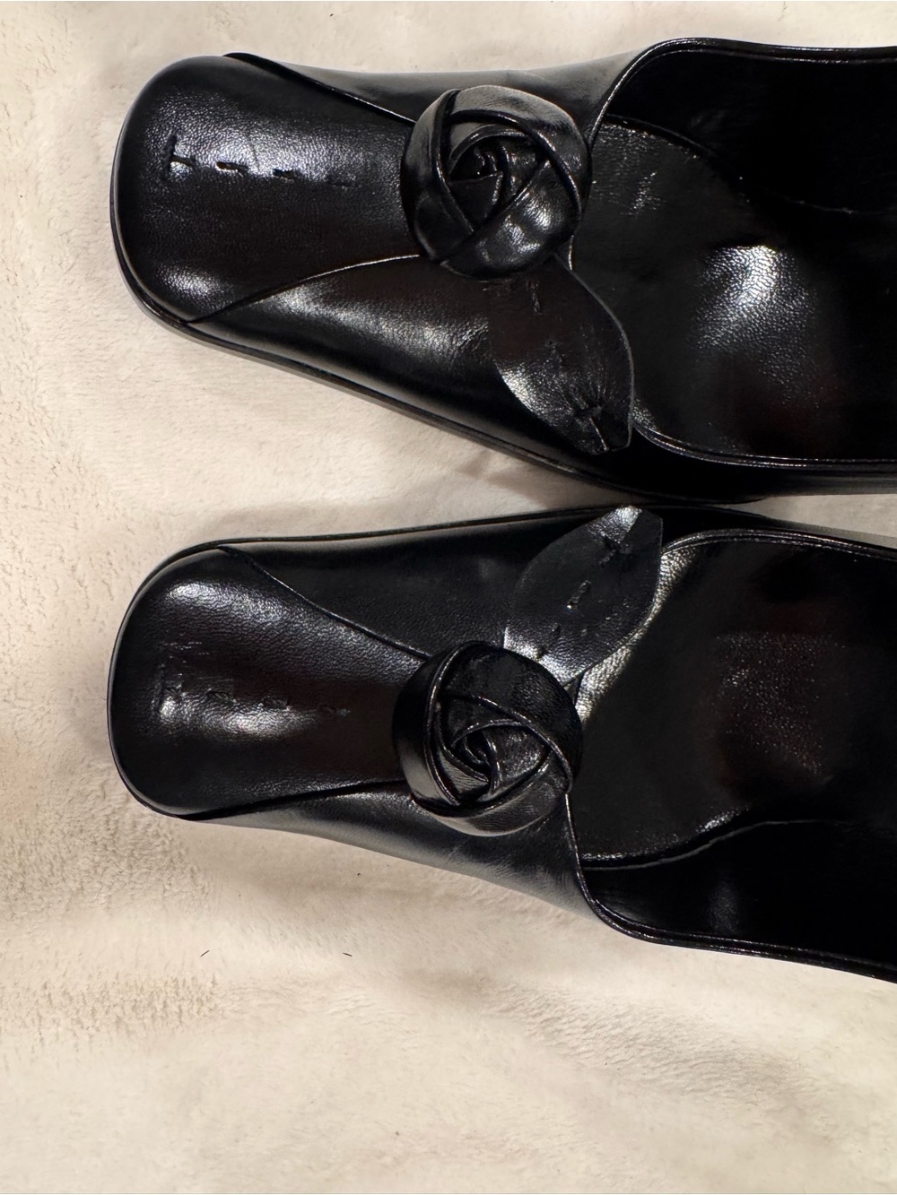 Classic New Black Leather Prada Pumps with Decorative flower Knot size 41 - Picture 5 of 5